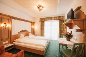 Postel nebo postele na pokoji v ubytování Hotel Hoferwirt