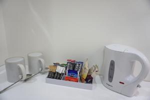 a counter with two cups and a sewing machine at Accommodation London Bridge in London