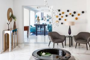 A seating area at Villa Gervasio Rooms