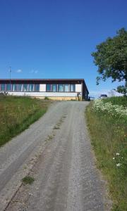 a dirt road in front of a building at Solheim Guesthouse in Dverberg