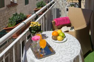 Balkón nebo terasa v ubytování Royal Suites