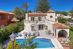 an image of a house with a swimming pool at Los Arcos in Marbella