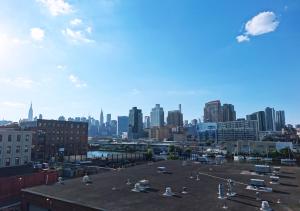 Nespecifikovaný výhled na destinaci Brooklyn nebo výhled na město při pohledu z hotelu