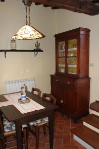 A seating area at La Terrazza sulla Val d'Orcia