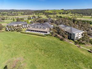 Pohľad z vtáčej perspektívy na ubytovanie Yarra Valley Lodge