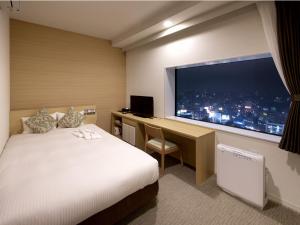 Postel nebo postele na pokoji v ubytování Hotel Crown Hills Ueno Premier