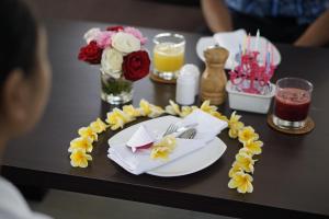 Comida en o cerca de este hotel