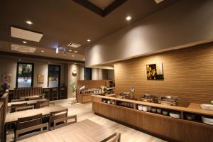 Restavracija oz. druge možnosti za prehrano v nastanitvi Hotel Route-Inn Tokyo Kamata