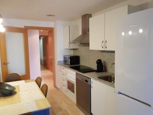 A kitchen or kitchenette at Apartment Beach Front Canet