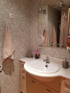 A bathroom at Apartment Beach Front Canet