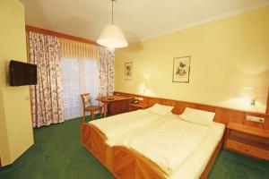 Postel nebo postele na pokoji v ubytování Hotel Birkenhof am See