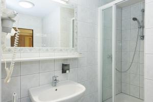 A bathroom at Kärntner Stubn