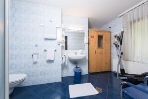 A bathroom at Kärntner Stubn