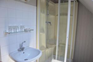 Koupelna v ubytování Chambres d'hotes du creulet + 9 fotografií