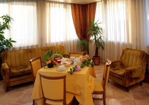 Posezení v ubytování Hotel Villa Luca
