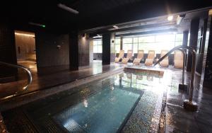 Bazén v ubytování The Waterside Hotel and Leisure Club nebo v jeho okolí