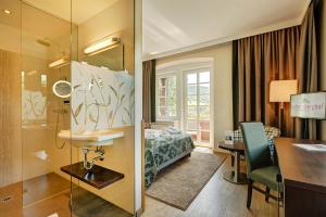 Łóżko lub łóżka w pokoju w obiekcie Hotel Schneeberghof