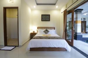 Postel nebo postele na pokoji v ubytování Pondok Mundeh Ubud