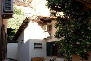 The building in which the holiday home is located
