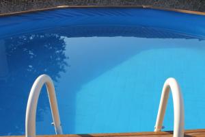 リングアグロッサにあるCasa Vacanza Etnaの青い車窓