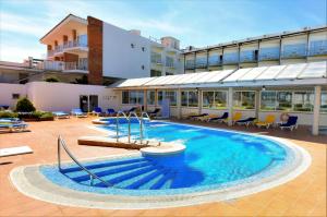 Bazén v ubytování Hotel Port-Bo nebo v jeho okolí