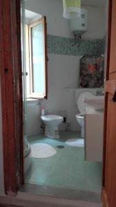 a bathroom with two toilets and a sink and a window at L'albero di Giuggiole in Cosenza