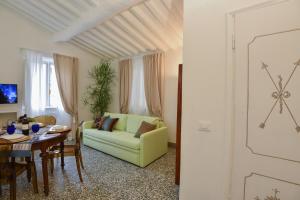 Et sittehjørne på Dreaming Apartments Lucca Leonardo