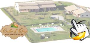 un modelo de casa con piscina en Agriturismo Colle d' Oro, en Pescia Romana