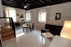 a living room with a table and a dining room at Apartment Tragurium in Trogir