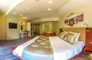 A bed or beds in a room at Göcek Centre Hotel