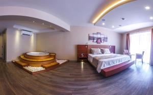A bed or beds in a room at Göcek Centre Hotel