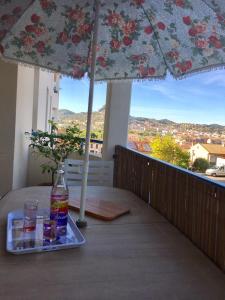 a tray of drinks on a table with an umbrella at Joli appartement tout confort in Hyères