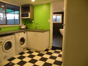 Gallery image of The Anchorage Cottage Kangaroo Island in American River +17 photos