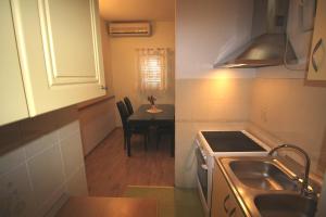 Kuchyňa alebo kuchynka v ubytovaní Apartment J&I