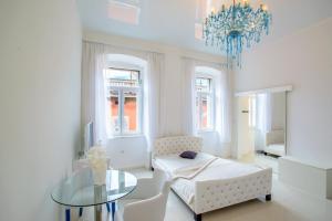 Posteľ alebo postele v izbe v ubytovaní Collins Apartments Center