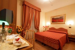 Postel nebo postele na pokoji v ubytování Hotel Villa Luca