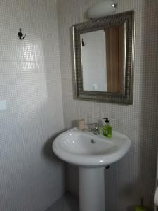 Ένα μπάνιο στο Villa Alexander
