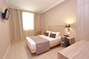 Hotel Villa de Verín tesisinde bir odada yatak veya yataklar