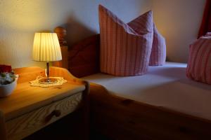 A bed or beds in a room at Ferienwohnung Frauenschuh