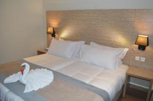 Postel nebo postele na pokoji v ubytování Anezi Tower Hotel