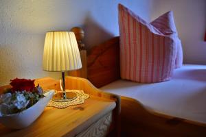 A bed or beds in a room at Ferienwohnung Frauenschuh