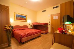 Postel nebo postele na pokoji v ubytování Hotel Villa Luca