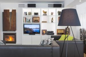 a living room with a couch and a television at Hotel Alcatruz in Aljezur