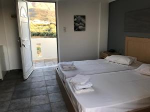 Postel nebo postele na pokoji v ubytování Tholos Rooms