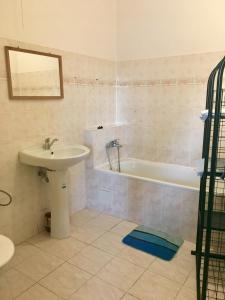 a bathroom with a sink and a bath tub at Hotel Na Trojce in Wüst-Seibersdorf