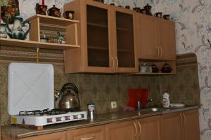 ドルジャンスカヤにあるГорького38のキッチン(コンロ、お茶ポット付)