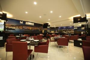 Restoran atau tempat lain untuk makan di Holiday & Business Hotel - Em frente ao Centro de Eventos e Arena Conda