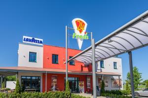 a fast food restaurant with a fnahan sign in front at Hotel Cloppenburg in Cloppenburg +1 photo