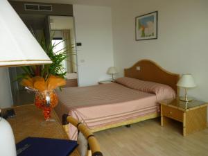 Postel nebo postele na pokoji v ubytování Hotel Marina Uno