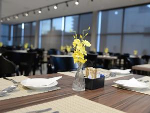 Restoran atau tempat lain untuk makan di Dubai Suites